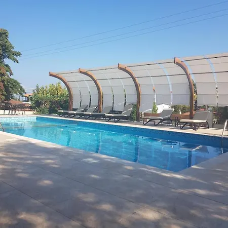 Captain's Пефкохори