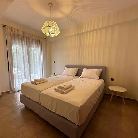 Captain's * Пефкохори